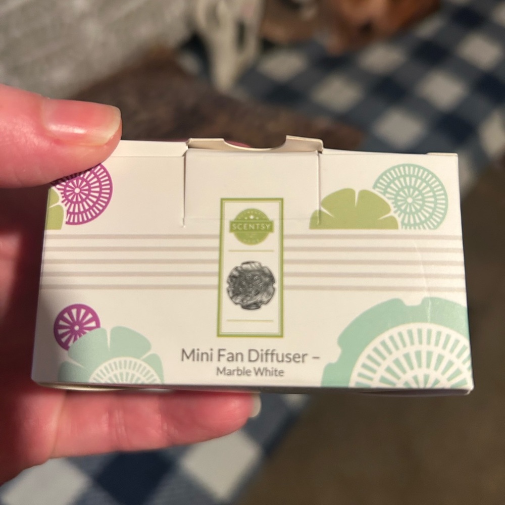 Scentsy Mini Fan Diffuser - Elegant Marble White